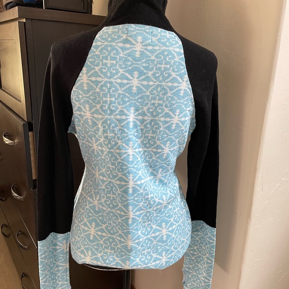 New W/Tags Soft mount Wool Sweater With Thumb holes, Long Sleeves and Zipper. - Picture 2 of 7